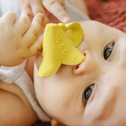 Jouet à Mordiller Banane Anita -Jouet Promos Boutique jouet a mordiller banane anita oli amp carol.n5jd5v.max