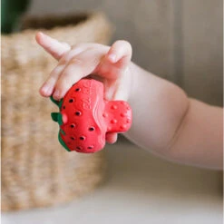 Jouet à Mordiller Fraise Sweetie -Jouet Promos Boutique jouet a mordiller fraise sweetie oli amp carol.gdx4b0.max