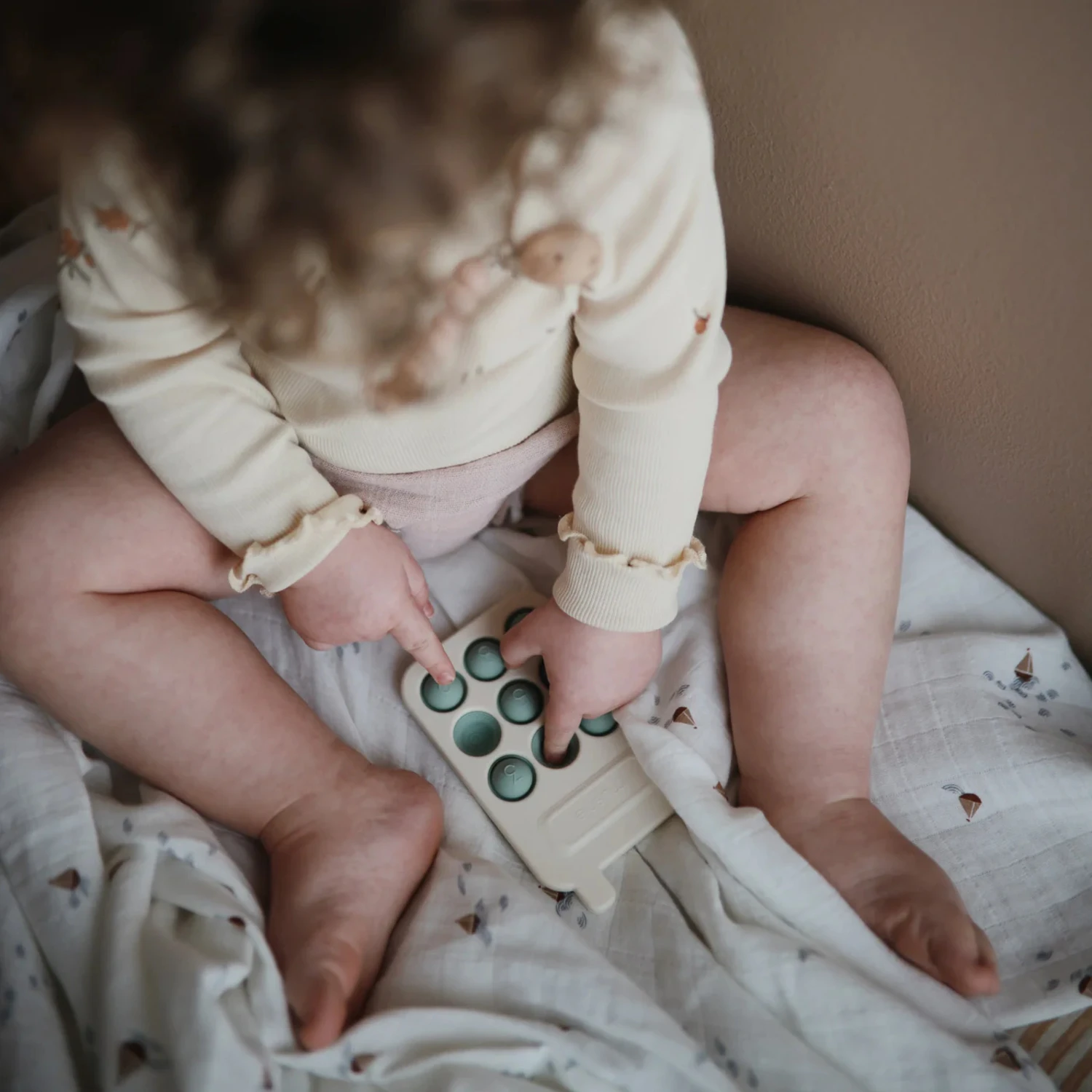 Mushie Jouet à Presser - Téléphone 3 Mushie Jouet à Presser - Téléphone – Image 3