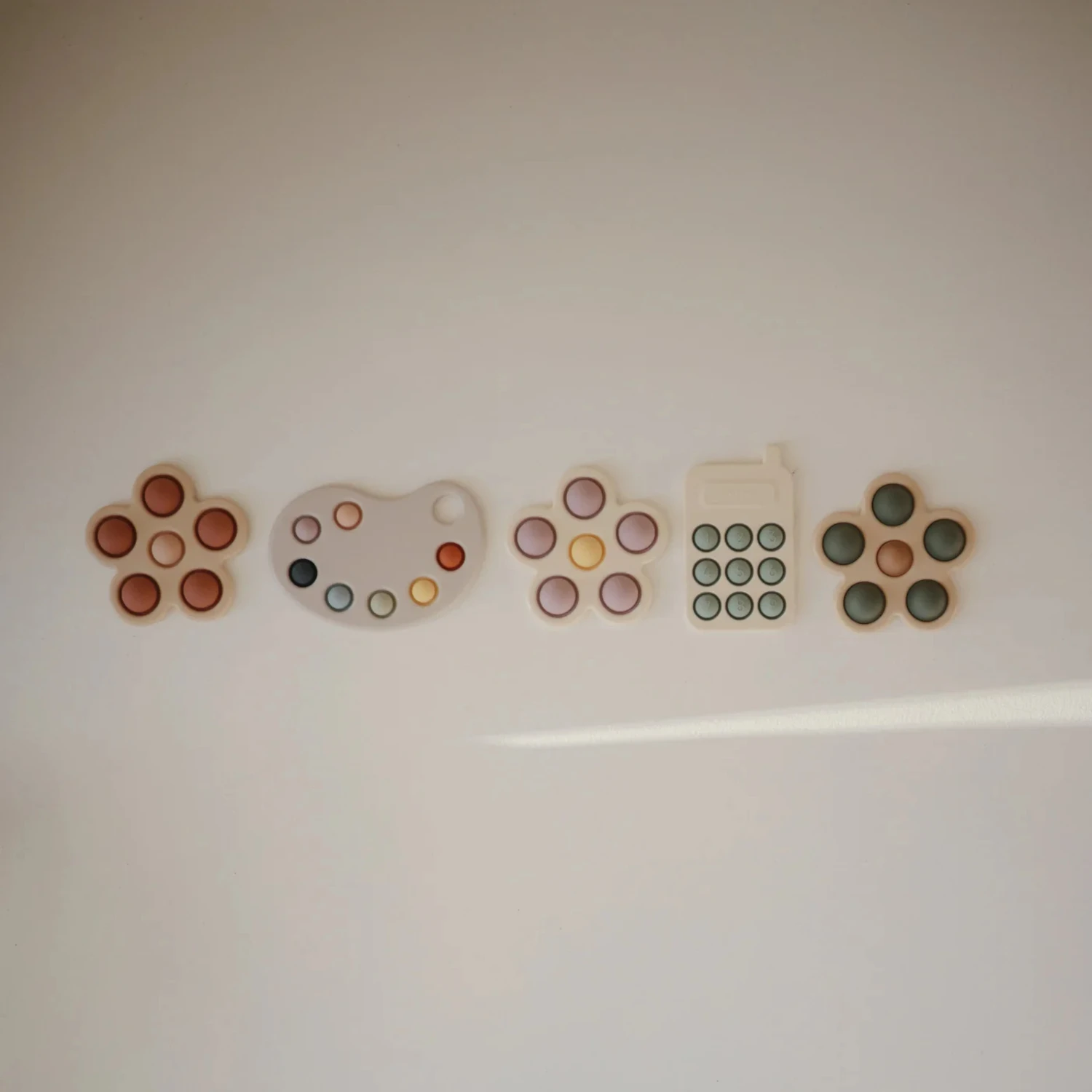 Mushie Jouet à Presser - Téléphone 4 Mushie Jouet à Presser - Téléphone – Image 4