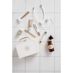 Kids Concept Mallette De Docteur En Bois Et Carton -Jouet Promos Boutique mallette de docteur en bois et carton kids concept.902rcc.max